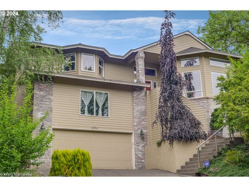 1056 Snidow Dr, WestLinn, OR, 97068 | Card Image