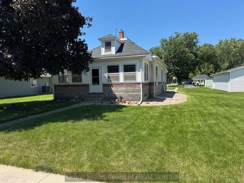 310 W 11th St, Wood River, NE, 68883-9256 | Card Image
