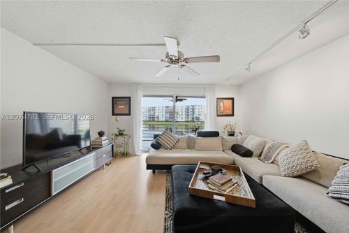 207-441 Se 3rd St, Dania Beach, FL, 33004-4068 | Card Image