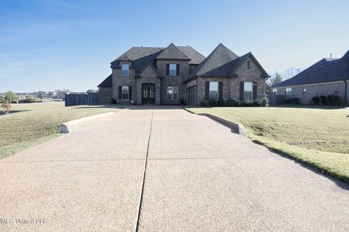 8026 Wisteria Drive, Olive Branch, MS, 38654 | Card Image