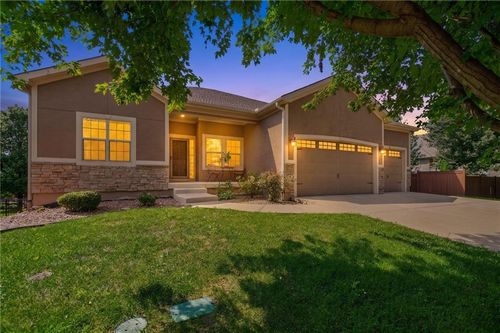 18425 W 193rd Ter, Spring Hill, KS, 66083-8396 | Card Image