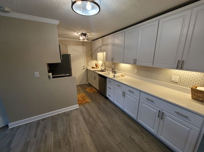 APT-202 - 2419 Riverside Dr, Condo with 2 bedrooms, 2 bathrooms and null parking in Trenton MI | Image 8