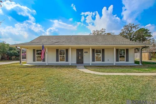 26011 Vincent Dr, Denham Springs, LA, 70726-5548 | Card Image