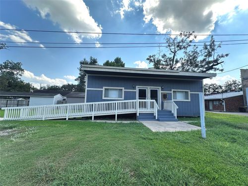 108 W Santa Fe St, Wharton, TX, 77488-3000 | Card Image
