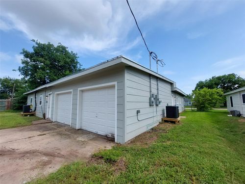 1728 W 8th St, Freeport, TX, 77541-5019 | Card Image