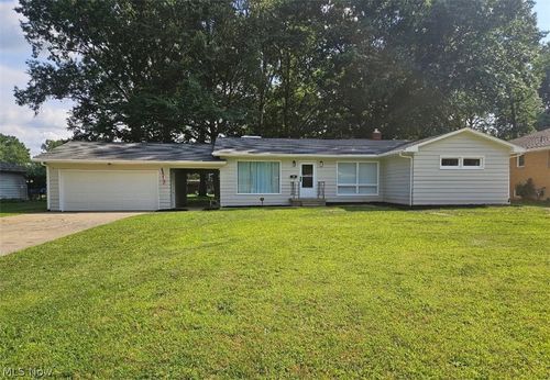 447 Catherine St, Youngstown, OH, 44505-1507 | Card Image