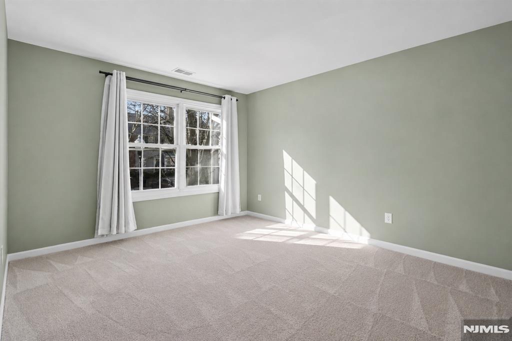 Residential Lease in Newark 4