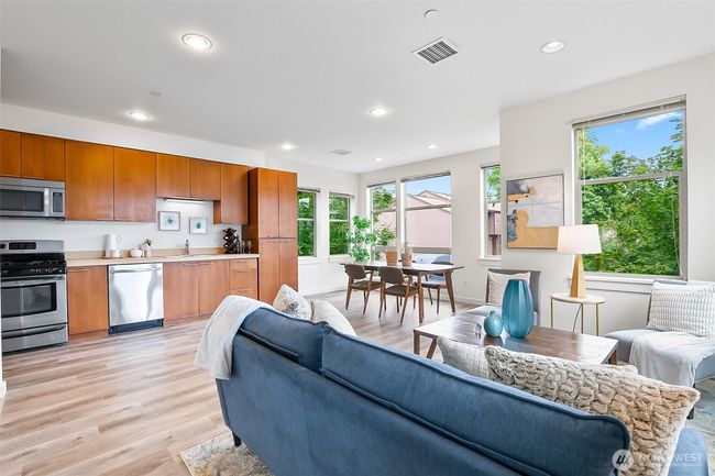 1214 N Northgate Way, Townhouse with 3 bedrooms, 2 bathrooms and 1 parking in Seattle WA | Image 19