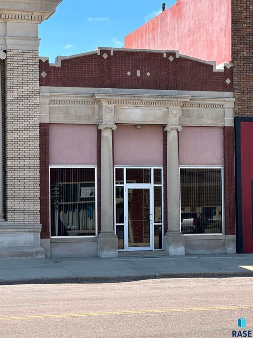 103 N 3rd St, Beresford, SD, 57004-1741 | Card Image