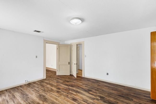 911 N Avenue C, House other with 3 bedrooms, 2 bathrooms and null parking in Elgin TX | Image 34