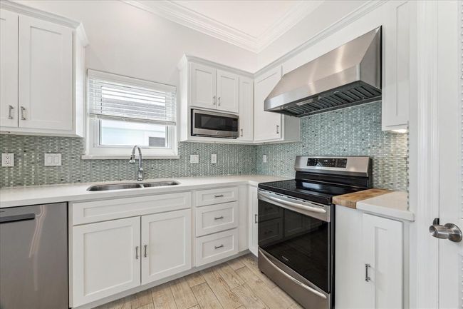 138 Isles End Rd, House other with 4 bedrooms, 3 bathrooms and 2 parking in Tiki Island TX | Image 11