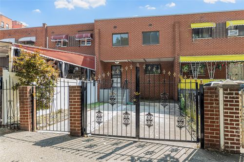 922 Tiffany St, Bronx, NY, 10459-4342 | Card Image