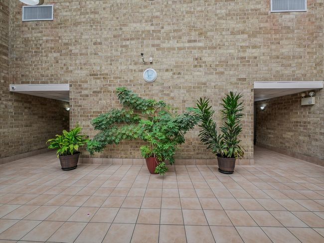 APT-202 - 5600 Astor Ln, Condo with 2 bedrooms, 1 bathrooms and 2 parking in Rolling Meadows IL | Image 4
