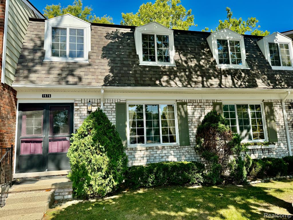 Ridge Ct, Royal Oak, MI 48073