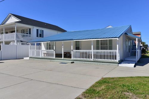 219 27th Ave N, North Myrtle Beach, SC, 29582-2107 | Card Image