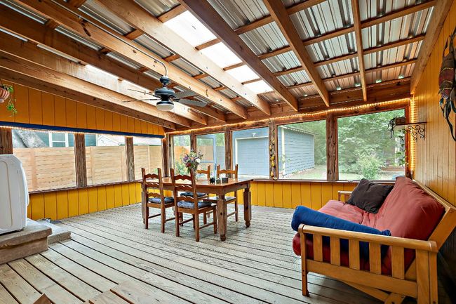 Back screened in porch | Image 20