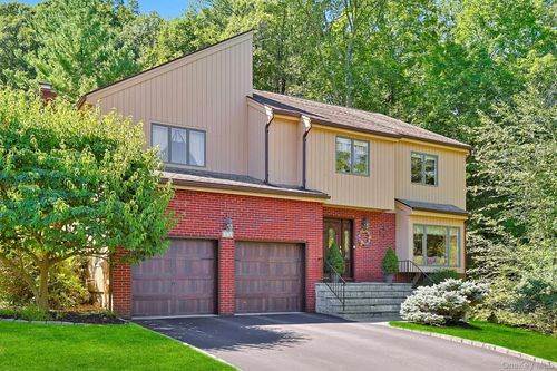 61 Walnut St, Pleasantville, NY, 10570-3729 | Card Image