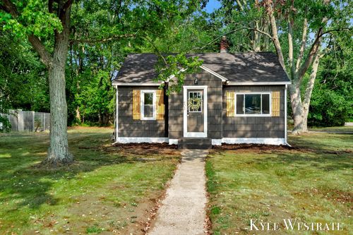 403 136th Ave, Holland, MI, 49424-1829 | Card Image