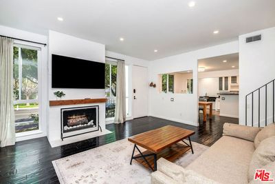 14 - 17th Street, Townhouse with 3 bedrooms, 2 bathrooms and 2 parking in Santa Monica CA | Image 1