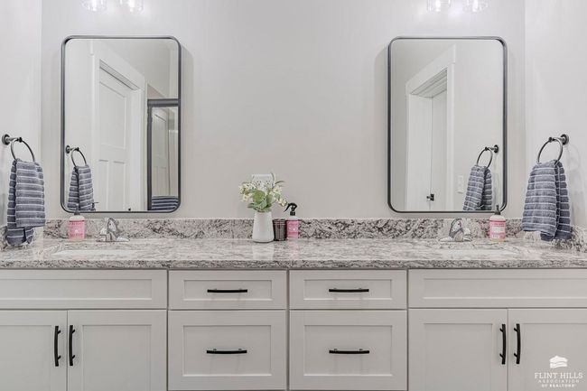 4115 Scenic Xing, Condo with 3 bedrooms, 2 bathrooms and null parking in Manhattan KS | Image 22