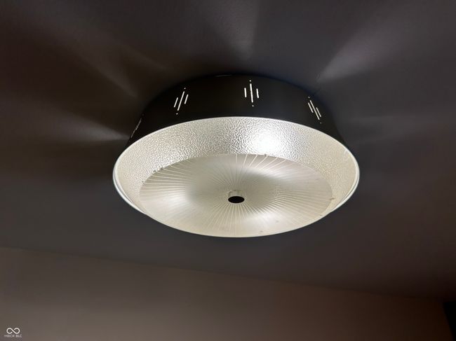 Kitchen: one of many original light fixtures. | Image 41