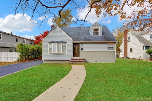 852 Smith St, Hempstead, NY, 11550 | Card Image