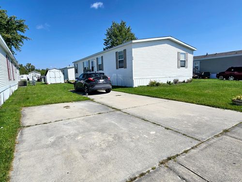 528 Elmwood Ln, Columbus, MI, 48063-3743 | Card Image