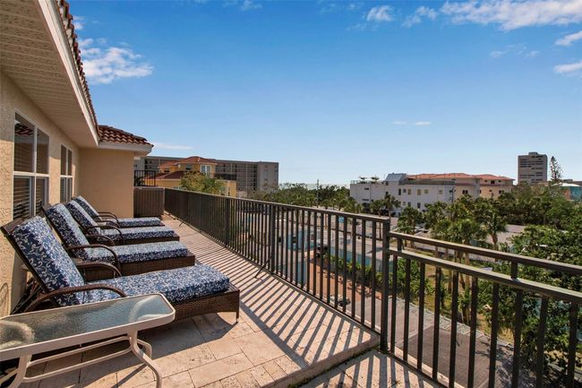 Rooftop terrace with view of the Gulf | Image 57