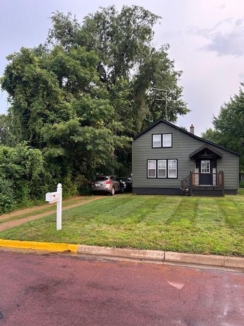 437 8th St, Windom, MN, 56101-1650 | Card Image