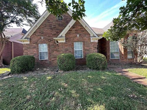 8784 Overcup Oaks Dr, Cordova, TN, 38018-3581 | Card Image