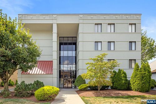 200 Paterson Ave, East Rutherford, NJ, 07073-1843 | Card Image