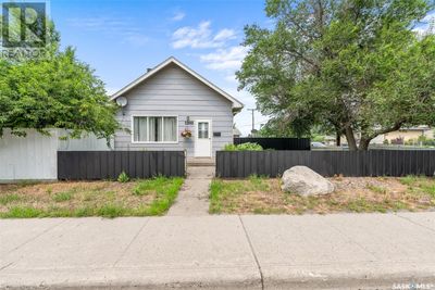 1208 Coteau St W, House other with 2 bedrooms, 1 bathrooms and null parking in Moose Jaw SK | Image 1