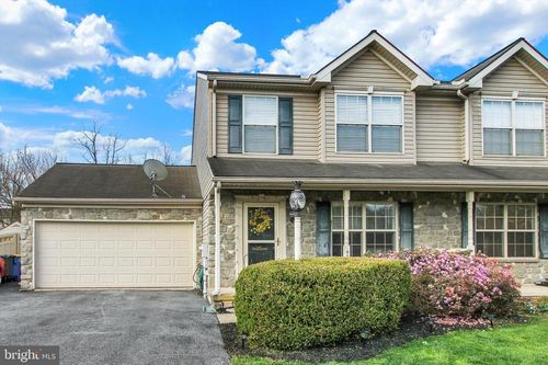 4032 Jules Ln, DOVER, PA, 17315-3680 | Card Image