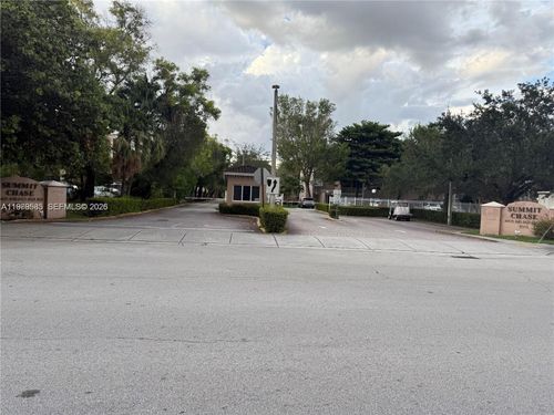 apt-304-8405 Nw 8th St, Miami, FL, 33126-3731 | Card Image