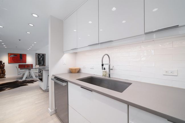 APT-103 - 2 Constitution Ct, Condo with 3 bedrooms, 3 bathrooms and null parking in Hoboken NJ | Image 10