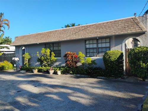 a-1008 Ne 34th Ct, Oakland Park, FL, 33334-2826 | Card Image