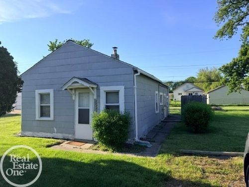 20735 Webster St, Clinton Township, MI, 48035-4085 | Card Image