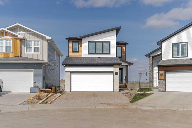 4561 25 Avenue S, Home with 3 bedrooms, 2 bathrooms and 4 parking in Lethbridge AB | Image 2