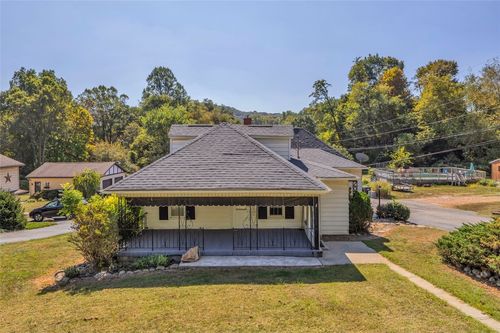 1517 Wampum Rd, Ellwood City, PA, 16117-1611 | Card Image