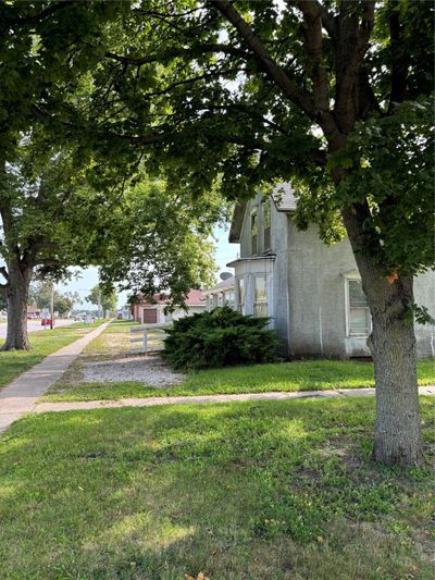 921 1 St Avenue, Home with 3 bedrooms, 1 bathrooms and null parking in Perry IA | Image 2