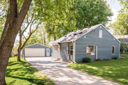 902 Quincy St, Alexandria, MN, 56308-2057 | Card Image