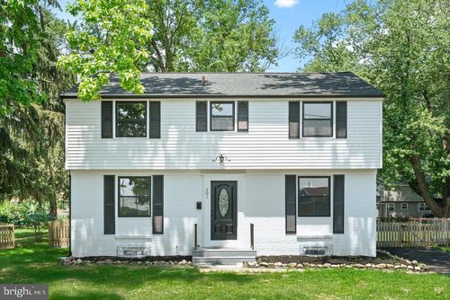 201 E Franklin Ave, BEVERLY, NJ, 08010-1805 | Card Image