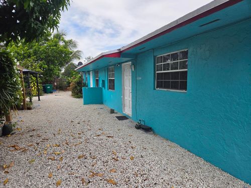 10304 Nw 10th Ave, Miami, FL, 33150-1015 | Card Image