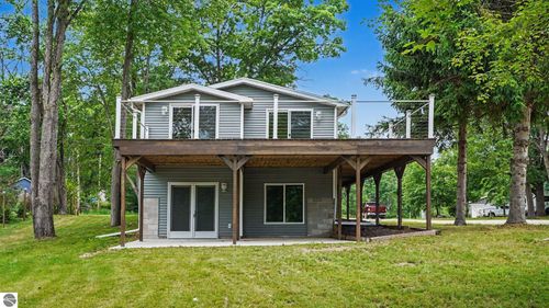 6820 W Shore Dr, Weidman, MI, 48893-8775 | Card Image