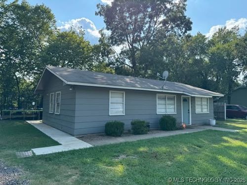 303 W Haynie Ave, Calera, OK, 74730-1606 | Card Image