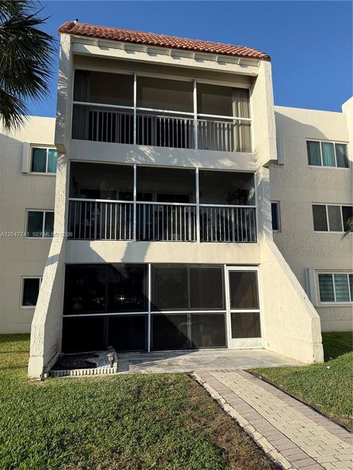 114-120 Lakeview Dr, Weston, FL, 33326-2510 | Card Image