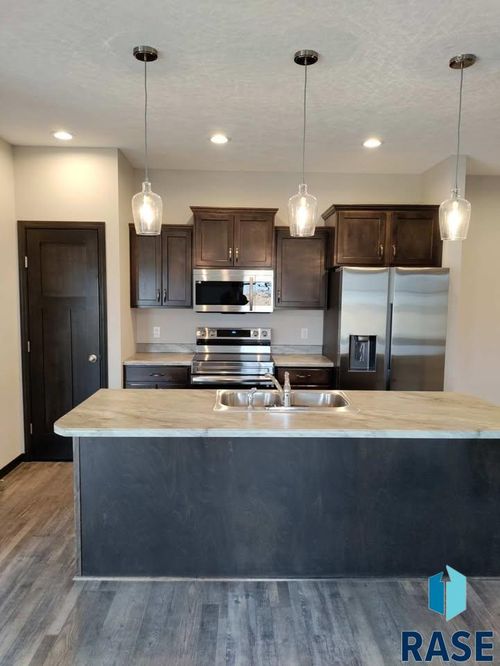 9402 W Dolores Dr, Sioux Falls, SD, 57106-8563 | Card Image