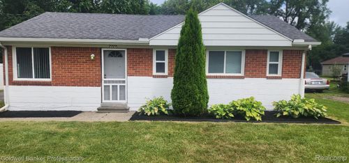 2327 Wildwood Circle Dr, Grand Blanc, MI, 48439-4346 | Card Image