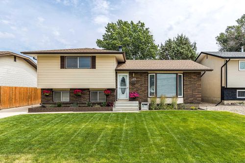 189 Hull Cres Ne, Medicine Hat, AB, T1C1C9 | Card Image