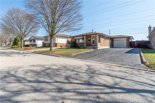 60 Lysanda Ave, London, ON, N5Z4L3 | Card Image